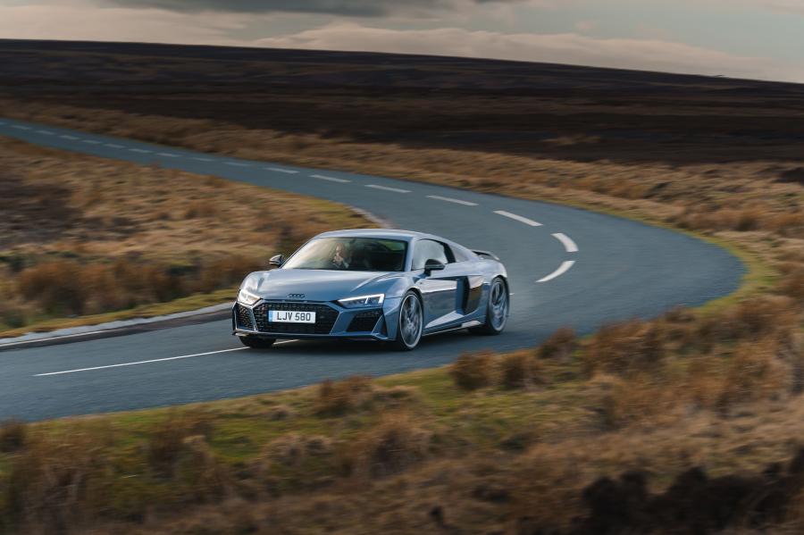  Audi R8 V10 Performance 2019 года  (UK) (фото 57 из 136)